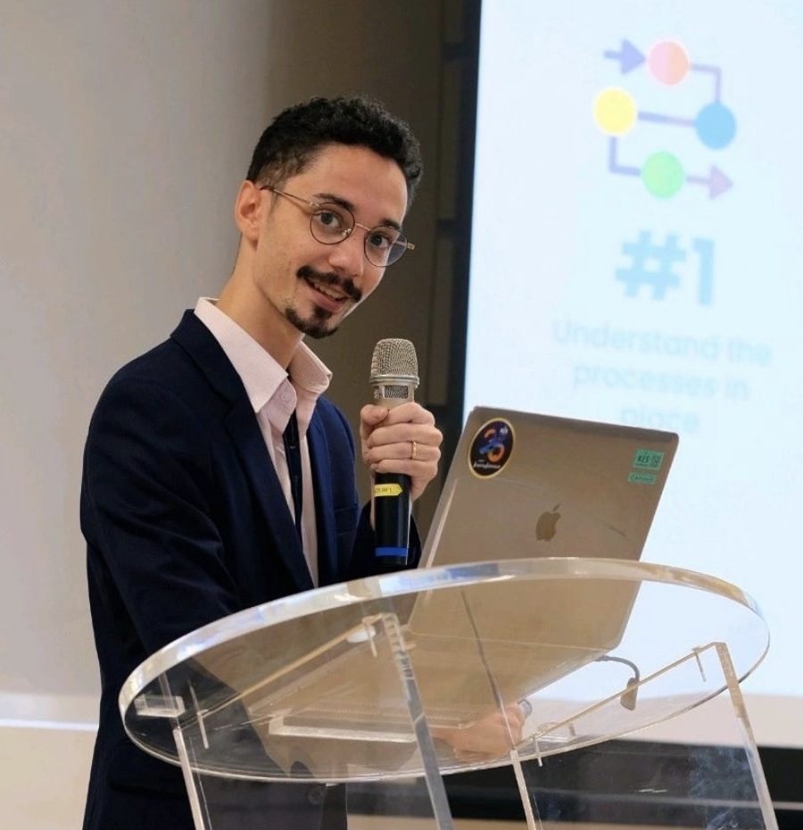 Anthony Fibleuil speaking at a schools conference
